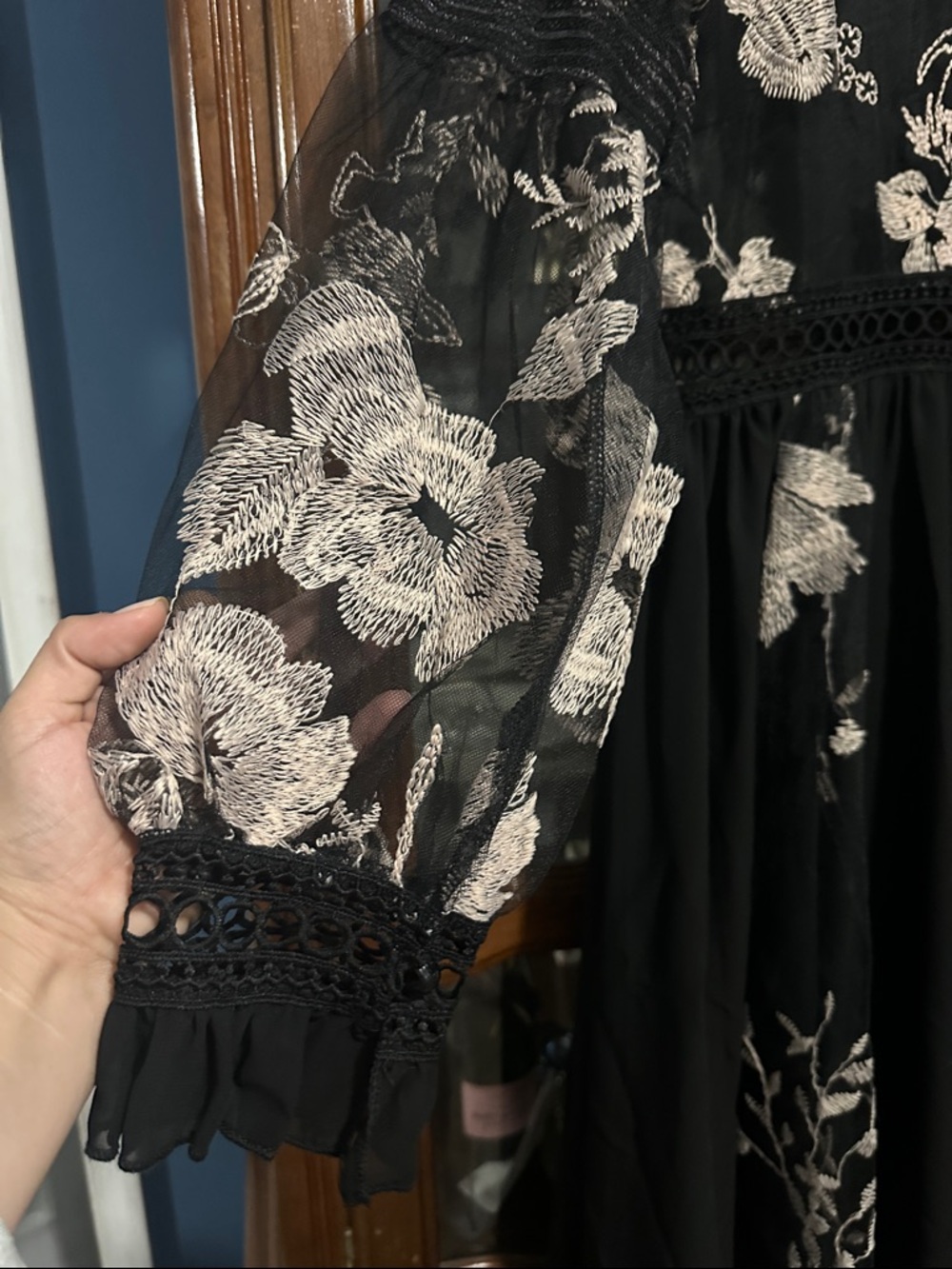 Formal Embroidered dress - Picture 3 of 10